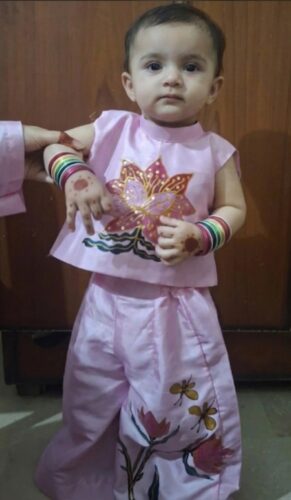 ہمارے گھر کا پھول          🌸 Hand Painted Girls Coord Set photo review