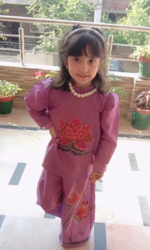 ہمارے گھر کا پھول          🌸 Hand Painted Girls Coord Set photo review