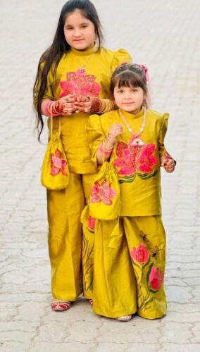 ہمارے گھر کا پھول          🌸 Hand Painted Girls Coord Set photo review