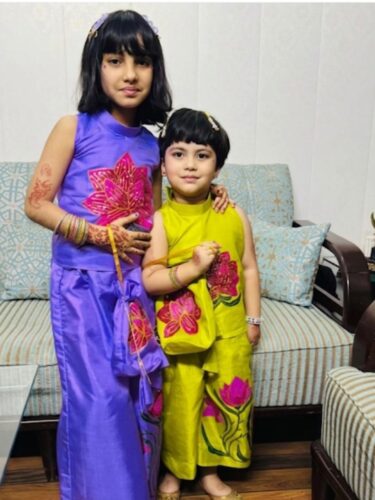 ہمارے گھر کا پھول          🌸 Hand Painted Girls Coord Set photo review