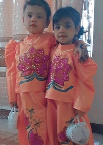 ہمارے گھر کا پھول          🌸 Hand Painted Girls Coord Set photo review