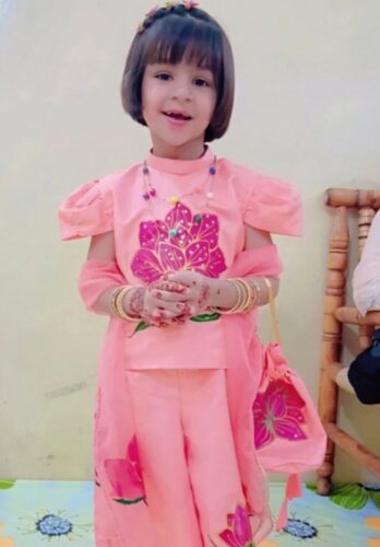 ہمارے گھر کا پھول          🌸 Hand Painted Girls Coord Set photo review