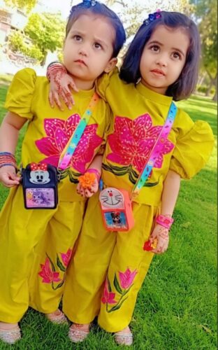 ہمارے گھر کا پھول          🌸 Hand Painted Girls Coord Set photo review