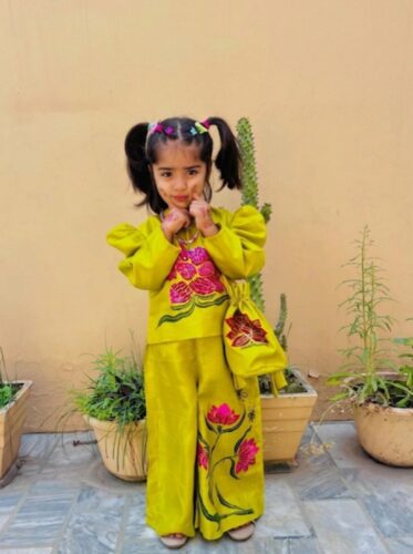 ہمارے گھر کا پھول          🌸 Hand Painted Girls Coord Set photo review