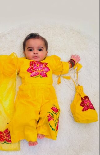 ہمارے گھر کا پھول          🌸 Hand Painted Girls Coord Set photo review