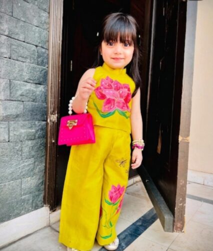 ہمارے گھر کا پھول          🌸 Hand Painted Girls Coord Set photo review