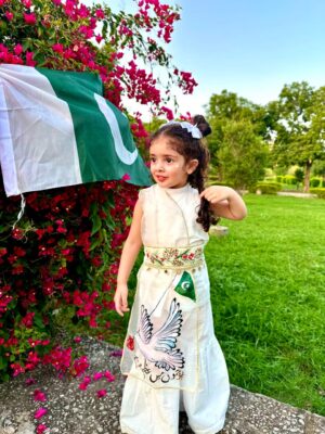 Parchamon Mein Azeem Parcham  | Hand-Painted Dove painting & Patriotic Calligraphy Kids Outfit